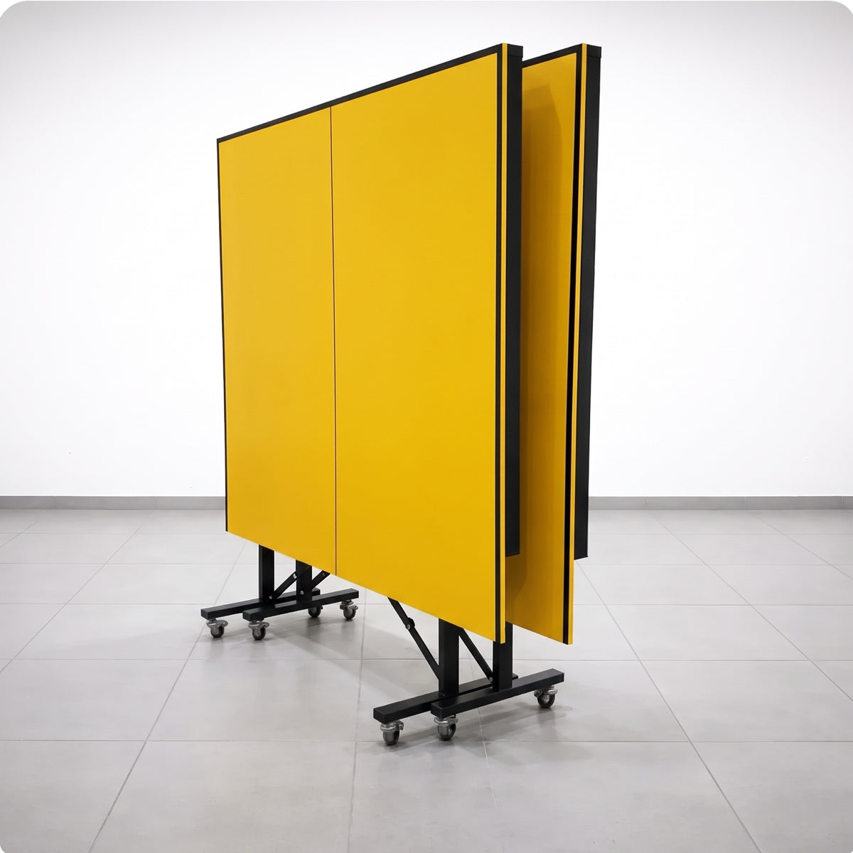 Color: Amarillo y negro — Mesa de ping pong LORBAN amarillo y negro plegada