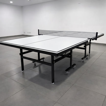 Color: Blanco y negro — Mesa de ping pong LORBAN blanco y negro en posición de juego